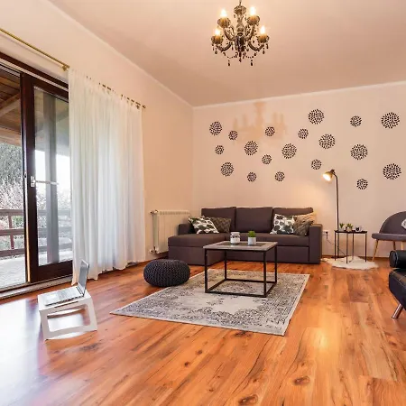 Comfortable Family With Pool And Garden Covered Grill And Dining Area Casa de Férias