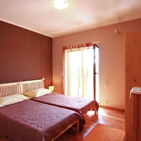 Comfortable Family With Pool And Garden Covered Grill And Dining Area